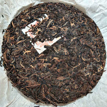 Carica l&#39;immagine nel visualizzatore di Gallery, 2006 ChangTai &quot;Tian Xia Tong An - Shi - Meng Hai&quot; (HK Tongan - Lion - Menghai Tea Region) 357g Puerh Sheng Cha Raw Tea