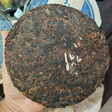 Charger l&#39;image dans la galerie, 2005 ChangTai &quot;Yi Chang Hao - Yun Pu Zhi Dian - Ju&quot; (Peak of Puerh Tea - Chrysanthemum) Cake 250g Puerh Raw Tea Sheng Cha