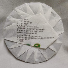 Carica l&#39;immagine nel visualizzatore di Gallery, 2016 &quot;Lao Bai Cha - Shou Mei&quot; (Old White Tea - Shoumei ) Cake 357g Fuding BaiCha, Fujian Province.