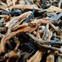 Cargar imagen en el visor de la galería, 2016 Black Tea &quot;Gu Shu Shai Hong&quot;  (Old Tree Hong Cha - Sun Dried), Loose Leaf Tea, Dian Hong, FengQing, Yunnan