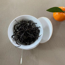 Laden Sie das Bild in den Galerie-Viewer, 2020 FengHuang DanCong &quot;Xue Pian - Ya Shi Xiang&quot; (Winter - Snowflake - Duck Poop Fragrance) A++ Level Oolong,Loose Leaf Tea