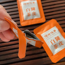 Charger l'image dans la galerie, 2021 Chen Pi - Bai Cha (Aged Tangerine Peel - White Tea ) Hybrid Mini Cake 5.5g - photo 4
