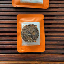 Charger l'image dans la galerie, 2021 Chen Pi - Bai Cha (Aged Tangerine Peel - White Tea ) Hybrid Mini Cake 5.5g - photo 5
