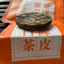 Charger l'image dans la galerie, 2021 Chen Pi - Bai Cha (Aged Tangerine Peel - White Tea ) Hybrid Mini Cake 5.5g - photo 6