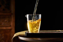 Load image into Gallery viewer, 2021 DaYi Jin Se Yun Xiang (Golden Rhythm) Cake 357g Puerh Sheng Cha Raw Tea, 1s - photo 4