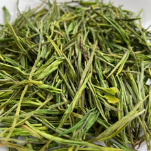 Laden Sie das Bild in den Galerie-Viewer, 2021 Early Spring An Ji Bai Cha (AnJi BaiCha) A+++ Grade Green Tea Zhejiang - photo 2