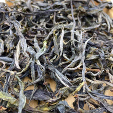 Charger l'image dans la galerie, 2021 KingTeaMall Spring Meng Ku Da Shu (Mengku Big Tree) Loose Leaf Puerh Raw Te - photo 2