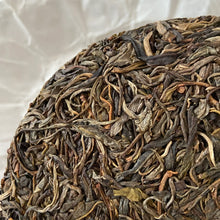 Charger l'image dans la galerie, 2021 KingTeaMall Spring Yi Wu Gu Shu (Yiwu - Old Tree) Cake 200g Puerh Raw Tea S - photo 4