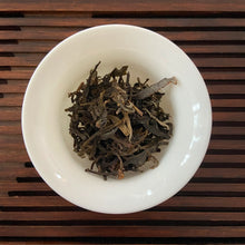 Charger l'image dans la galerie, 2021 KingTeaMall Spring Yi Wu Gu Shu (Yiwu - Old Tree) Cake 200g Puerh Raw Tea S - photo 8