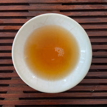Charger l'image dans la galerie, 2021 KingTeaMall Spring Yi Wu Gu Shu (Yiwu - Old Tree) Cake 200g Puerh Raw Tea S - photo 9