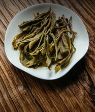 Load image into Gallery viewer, 2021 Xiaguan Hong Yin (Red Mark) Cake 357g Puerh Raw Tea Sheng Cha - photo 9