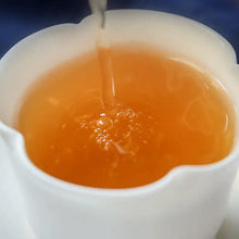 Laden Sie das Bild in den Galerie-Viewer, yunnan china tea chinese tea gongfucha pu-erh puer pu'erh    2021 XiaGuan "Yan Zi Tou" (Rock Mengku Tea) Cake 357g Puerh Raw Tea Sheng Cha