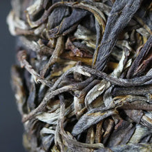 Laden Sie das Bild in den Galerie-Viewer, yunnan china tea chinese tea gongfucha pu-erh puer pu'erh    2021 XiaGuan "Yan Zi Tou" (Rock Mengku Tea) Cake 357g Puerh Raw Tea Sheng Cha