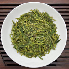 Laden Sie das Bild in den Galerie-Viewer, 2021 Early Spring &quot;Long Jing&quot; (Dragon Well) A Grade Green Tea ZheJiang