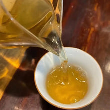 Load image into Gallery viewer, 2022 DaYi Long Zhu (Dragon Pillar) Cake 357g Puerh Sheng Cha Raw Tea, 1st Batch - photo 5