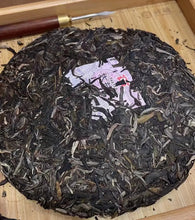 Load image into Gallery viewer, 2022 DaYi Rui Hu Cheng Xiang (Zodiac Tiger Year) Cake 357g Puerh Sheng Cha Raw T - photo 6