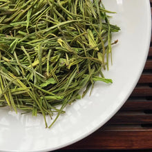 Load image into Gallery viewer, 2022 Early Spring An Ji Bai Cha (AnJi BaiCha) A+++ Grade Green Tea Zhejiang - photo 4