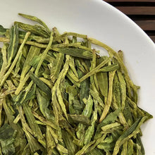 Laden Sie das Bild in den Galerie-Viewer, 2022 Early Spring Long Jing (Dragon Well) A Grade Green Tea, ZheJiang Province. - photo 2
