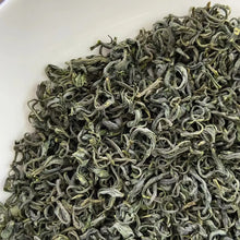 Load image into Gallery viewer, 2022 Early Spring Lu Shan Yun Wu (LuShan YunWu / Cloud Fog) A+++ Grade Green Tea - photo 3