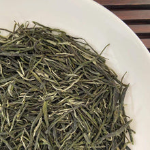 Charger l'image dans la galerie, 2022 Early Spring Xin Yang Mao Jian (Xinyang Maojian) A++++ Grade Green Tea Hena - photo 2