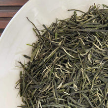 Charger l'image dans la galerie, 2022 Early Spring Xin Yang Mao Jian (Xinyang Maojian) A++++ Grade Green Tea Hena - photo 5