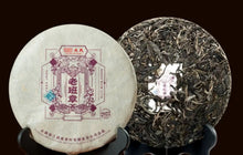 Load image into Gallery viewer, 2022 MengKu RongShi "Lao Ban Zhang" (LaoBanZhang) Dragon 8g / Cake 357g Puerh Raw Tea Sheng Cha - King Tea Mall - photo 12