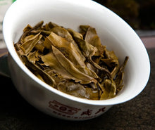 Laden Sie das Bild in den Galerie-Viewer, 2022 MengKu RongShi "Mu Shu Cha" (Mother Tree) Cake 8g / 200g / 500g Puerh Raw Tea Sheng Cha - King Tea Mall - photo 6