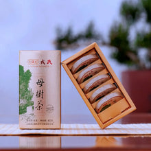 Laden Sie das Bild in den Galerie-Viewer, 2022 MengKu RongShi Mu Shu Cha (Mother Tree) Cake 8g / 200g / 500g Puerh Raw Tea