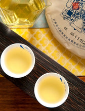 Load image into Gallery viewer, 2022 MengKu RongShi "Yi Wu" (Yiwu) Dragon Ball 8g / Cake 357g Puerh Raw Tea Sheng Cha - King Tea Mall - photo 7