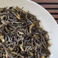 Load image into Gallery viewer, 2022 Spring FengHuang DanCong Light-Medium Roasted A Grade Oolong, Loose Leaf Te - photo 2