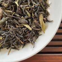 Load image into Gallery viewer, 2022 Spring FengHuang DanCong Light-Medium Roasted A Grade Oolong, Loose Leaf Te - photo 3