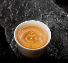 Load image into Gallery viewer, 2022 XingHai "Wu Jin Hao" (Dark Gold) Cake 357g Puerh Raw Tea Sheng Cha - King Tea Mall - photo 5