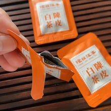 Cargar imagen en el visor de la galería, 2021 &quot;Chen Pi - Bai Cha&quot; (Tangerine Peel - White Tea ) Hybrid Mini Cake 5.5g