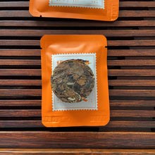 Carica l&#39;immagine nel visualizzatore di Gallery, 2021 &quot;Chen Pi - Bai Cha&quot; (Tangerine Peel - White Tea ) Hybrid Mini Cake 5.5g