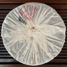 Carica l&#39;immagine nel visualizzatore di Gallery, 2009 LaoManEr &quot;Yi Wu - Zao Chun&quot; (Yiwu - Early Spring) 400g Puerh Sheng Cha Raw Tea
