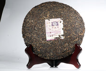 Carica l&#39;immagine nel visualizzatore di Gallery, 2009 DaYi &quot;Yue Chen Yue Xiang&quot; (The Older The Better) Cake 357g Puerh Sheng Cha Raw Tea - King Tea Mall