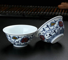 Carica l&#39;immagine nel visualizzatore di Gallery, Tea Cup &quot;Qing Hua Ci&quot; (Blue and White Porcelain) Twining Lotus Pattern - King Tea Mall