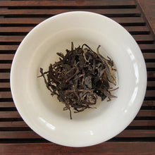 Cargar imagen en el visor de la galería, 2010 LaoZhiHao &quot;Wu Liang Shan - Lao Shu&quot; (Wuliang Mountain - Old Tree) Cake 400g Puerh Raw Tea Sheng Cha