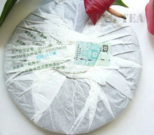 Carica l&#39;immagine nel visualizzatore di Gallery, 2008 DaYi &quot;Wei Zui Yan&quot; (the Strongest Flavor) Cake 357g Puerh Sheng Cha Raw Tea - King Tea Mall