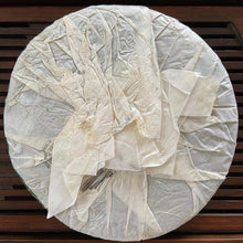 Carica l&#39;immagine nel visualizzatore di Gallery, 2006 TianDiRen &quot;An Xiang&quot; (Dim Fragrance) Cake 357g Puerh Sheng Cha Raw Tea