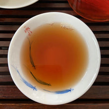 Cargar imagen en el visor de la galería, 2006 XingHai &quot;Feng - Bu Lang Qiao Mu&quot; (Ballads - Bulang Arbor Tree) Cake 400g Puerh Raw Tea Sheng Cha