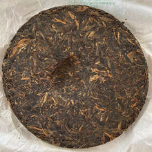 Cargar imagen en el visor de la galería, 2006 XingHai &quot;Ya - Yi Wu Qiao Mu&quot; ( Court Hymns - Yiwu Arbor Tree) Cake 400g Puerh Raw Tea Sheng Cha