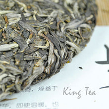 Cargar imagen en el visor de la galería, 2015 XiaGuan &quot;Shang Shan Bing Dao&quot; Cake 357g Puerh Sheng Cha Raw Tea - King Tea Mall