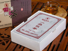Cargar imagen en el visor de la galería, 2008 XiangYi FuCha &quot;Yi Pin&quot; (1st Grade) Brick 400g Dark Tea Hunan - King Tea Mall