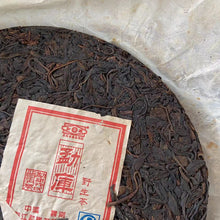 Cargar imagen en el visor de la galería, 2006 MengKu RongShi &quot;Da Xue Shan - Ye Sheng Cha&quot; (Big Snow Mountain - Wild Leaf) Cake 400g Puerh Raw Tea Sheng Cha