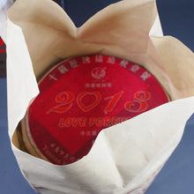 Carica l&#39;immagine nel visualizzatore di Gallery, 2013 XiaGuan &quot;Fei Tai Hao&quot; (LOVE FOREVER - Paper Tong Version) Cake 357g Puerh Sheng Cha Raw Tea - King Tea Mall