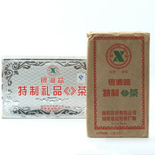 Cargar imagen en el visor de la galería, 2007 XiangYi FuCha &quot;Te Zhi Li Pin&quot; (Specially Made Gift) Brick 800g Dark Tea Hunan - King Tea Mall