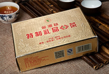 Cargar imagen en el visor de la galería, 2011 XiangYi FuCha &quot;Te Zhi Li Pin&quot; (Specially Made Gift) Brick 800g Dark Tea Hunan - King Tea Mall
