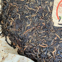Cargar imagen en el visor de la galería, 2004 LaoTongZhi &quot;Ye Sheng Qiao Mu&quot; (Wild Arbor Tree) Cake 400g Puerh Sheng Cha Raw Tea