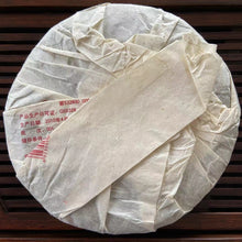 Laden Sie das Bild in den Galerie-Viewer, 2010 LiMing &quot;Yue Chen Yue Xiang&quot; (The Older The Better) Cake 357g Puerh Raw Tea Sheng Cha